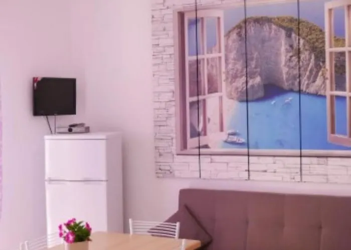 Appartement Convenient Flat Close To The *